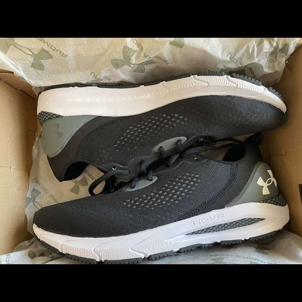 Men's Under Armour HOVR™ Sonic 5 Running Shoes (Size 9.5) (New) (OBO)